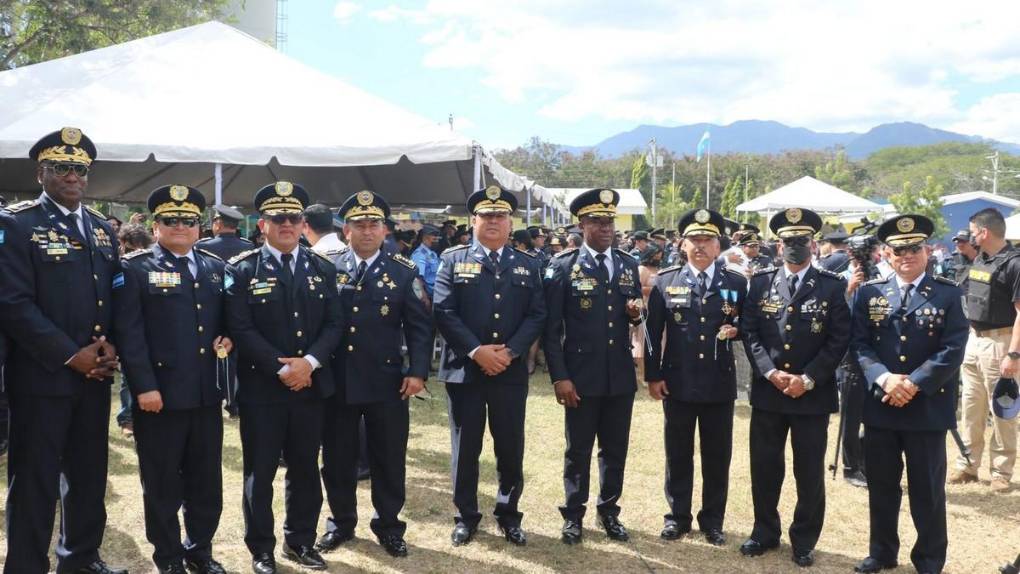 Las imágenes que deja el ascenso de 307 oficiales de la Policía Nacional