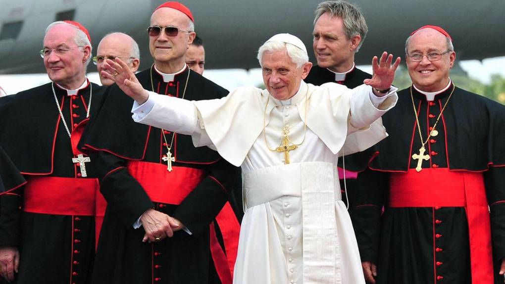 La polémica convivencia entre el papa Francisco y el emérito Benedicto XVI