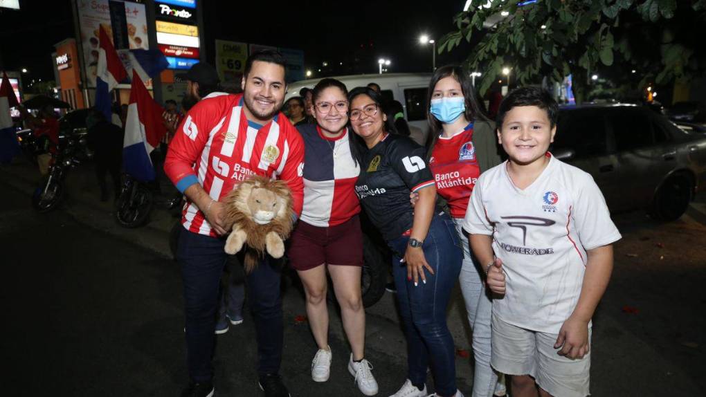 ¡Fiesta tricolor! Así celebró la afición del Olimpia la conquista de la copa 35