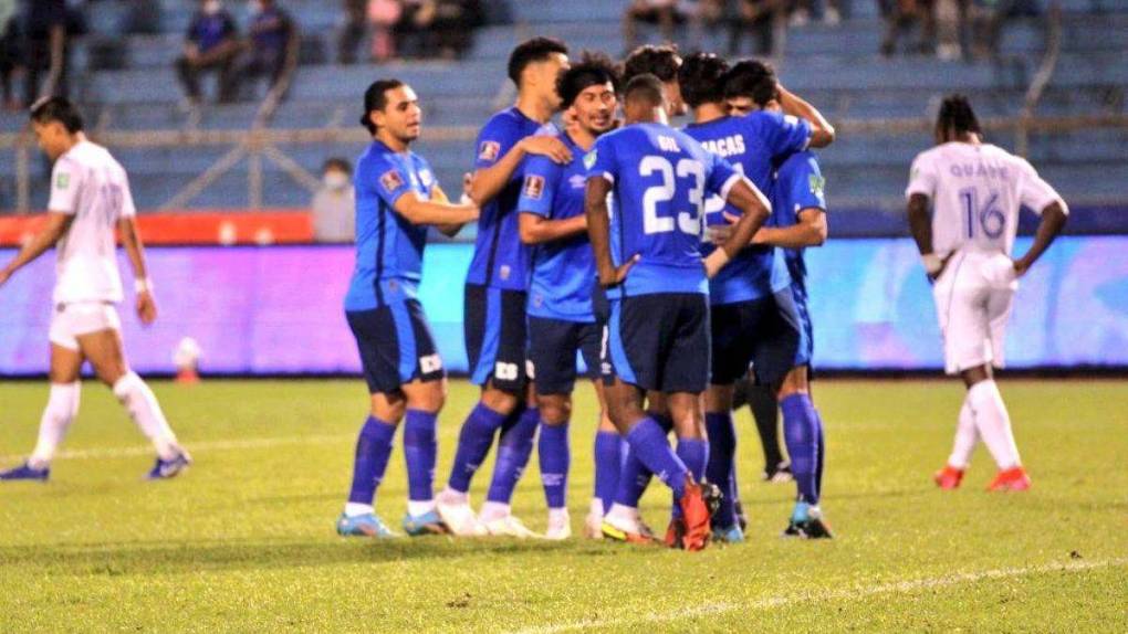 La alineación titular que Diego Vázquez enviaría a la cancha para el Honduras - El Salvador