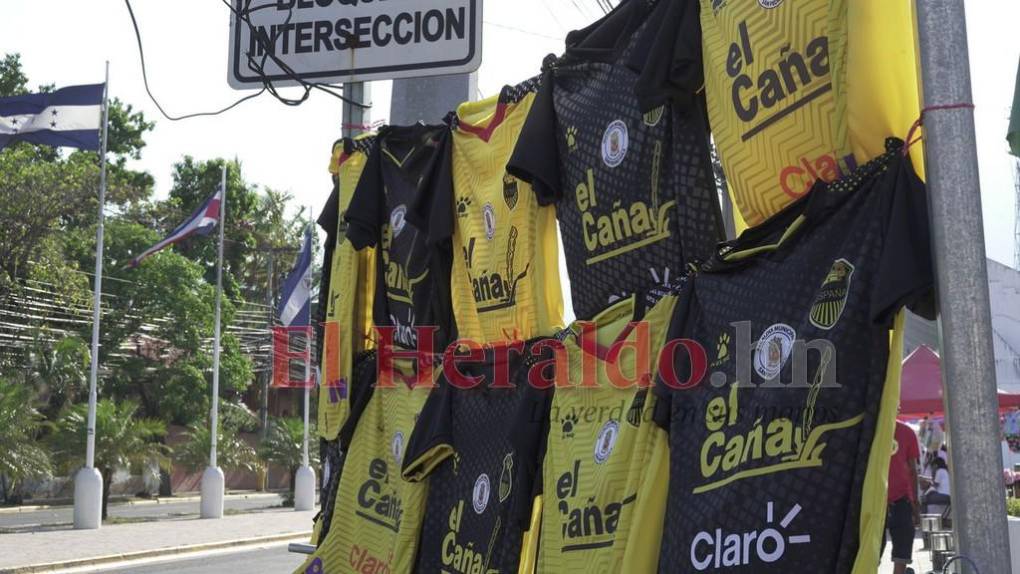 Ambiente previo al duelo Real España vs Marathón en SPS