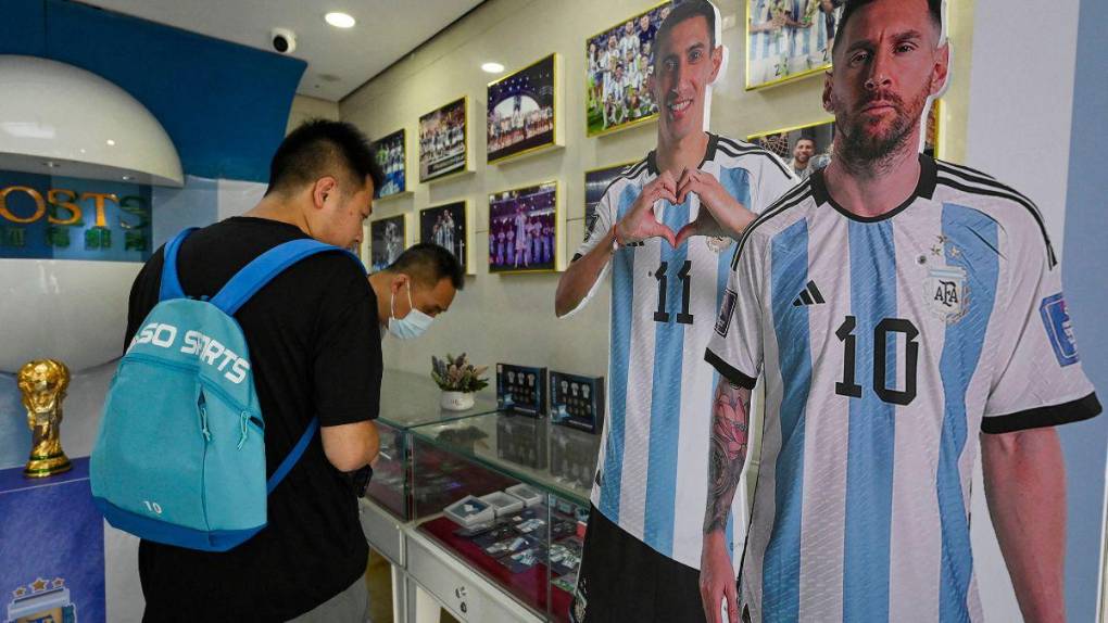 Fervor y alegría: chinos enloquecen por la llegada de Messi para un amistoso