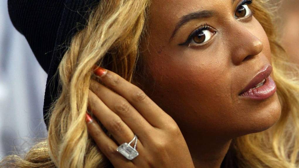 ¿Quiénes tienen los anillos de compromiso más impresionantes de la historia?