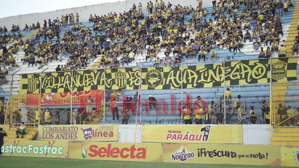 Incondicional apoyo de la barra aurinegra llena de euforia el Estadio Morazán