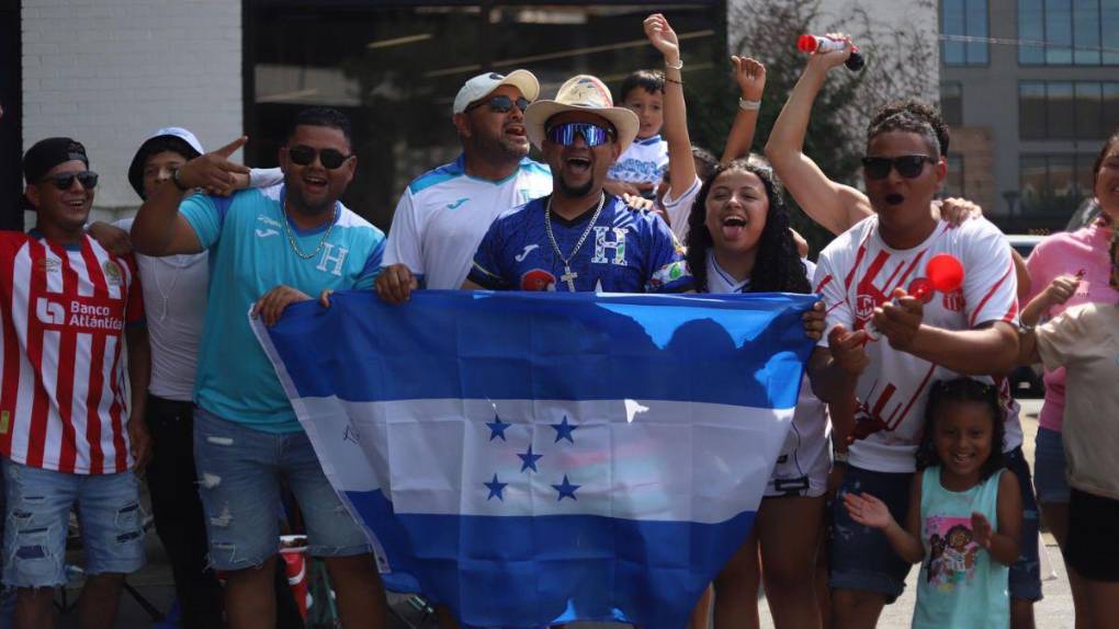 Con carneada incluida, catrachos arman la fiesta previo al Honduras vs Haití