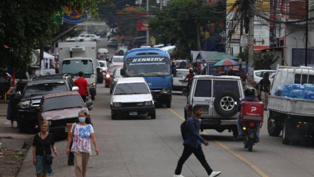 Así avanza la nueva señalización de calles para el cambio de vías en la colonia Kennedy