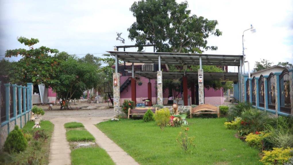 De dos pisos y con un amplio jardín, así es la vivienda de “El Patrón” en San Marcos