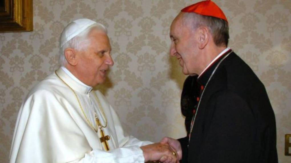 La polémica convivencia entre el papa Francisco y el emérito Benedicto XVI