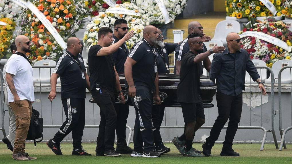 Brasil le da el último adiós al “Rey” Pelé en emotivo funeral