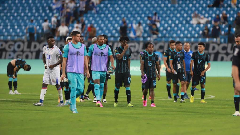 Los rostros de tristeza de los jugadores de Honduras tras la eliminación de la Copa Oro