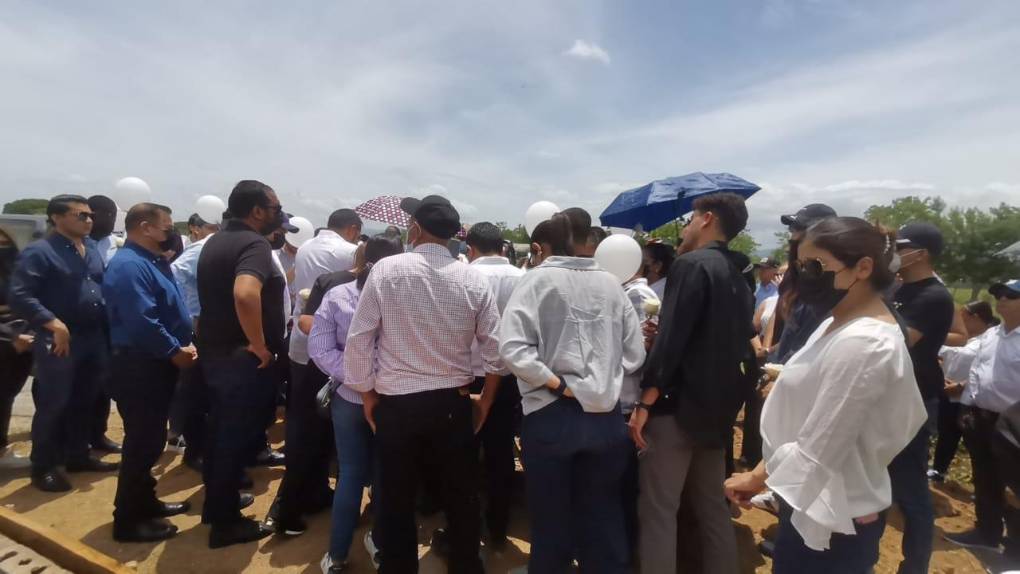 “Era un luchador que no tenía miedo”, familiares de Luis Zelaya dan último adiós a joven víctima de masacre