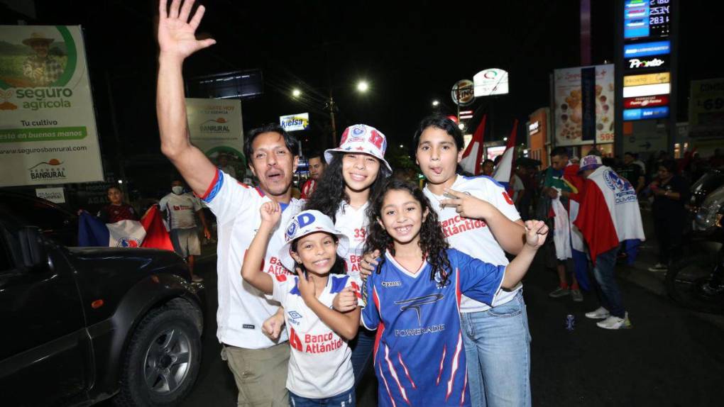 ¡Fiesta tricolor! Así celebró la afición del Olimpia la conquista de la copa 35