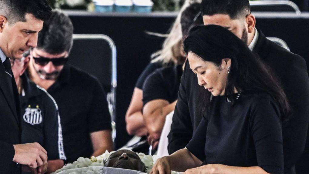 Llanto, conmoción y personalidades: las imágenes del funeral de Pelé en Brasil