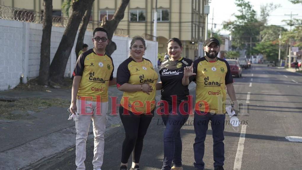 Ambiente previo al duelo Real España vs Marathón en SPS