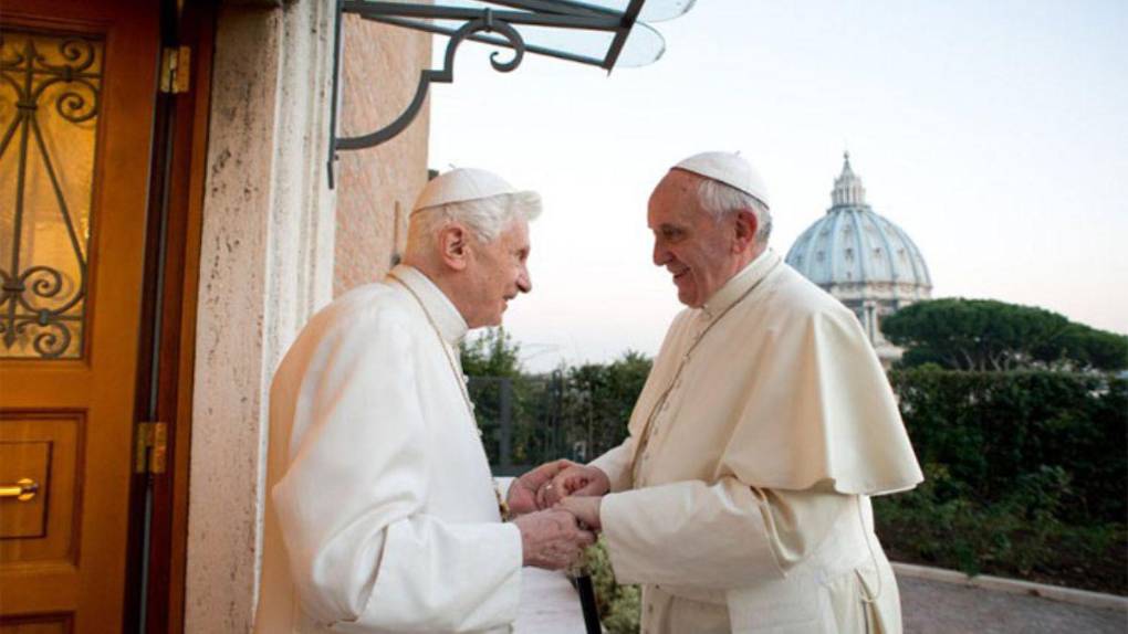 La polémica convivencia entre el papa Francisco y el emérito Benedicto XVI