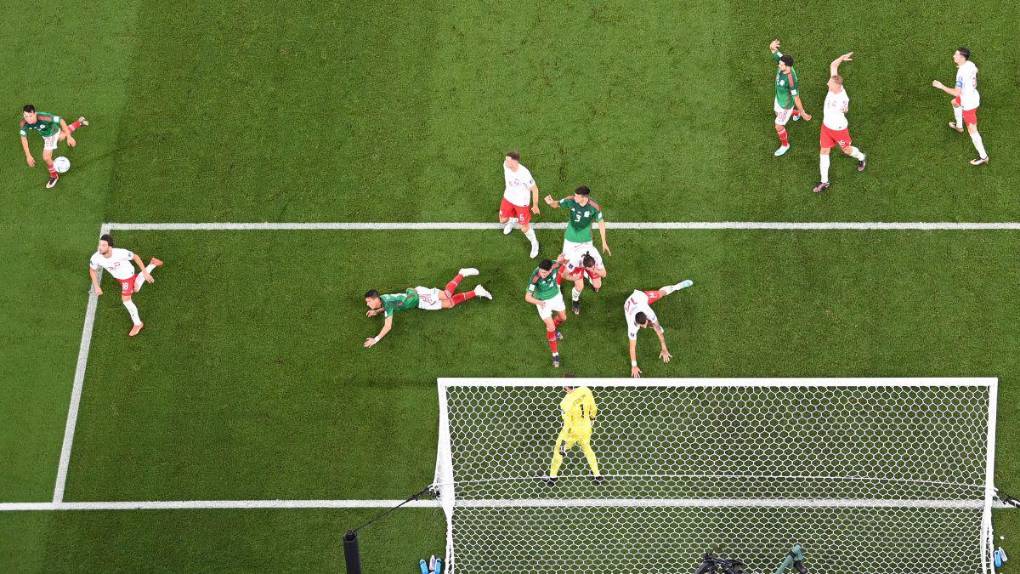 Fiesta tricolor, Ochoa héroe y Lewandowski villano: El empate entre México y Polonia en imágenes