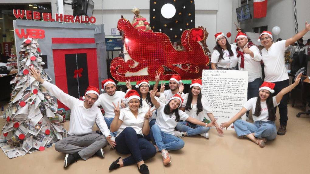 Así se realizó el concurso de la mesa navideña en la Sala de Redacción de EL HERALDO