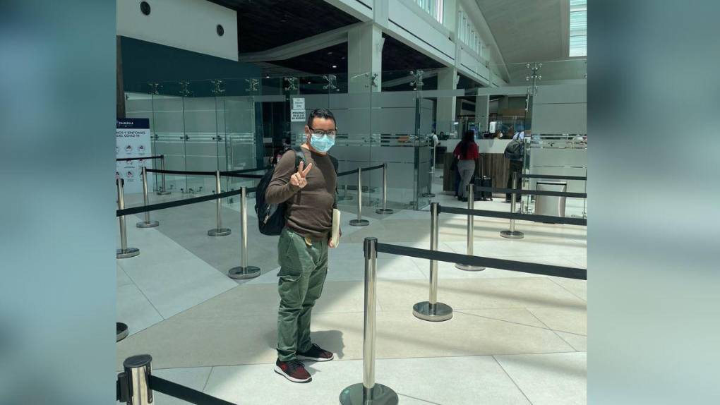 ‘Dios es la clave’: Hondureño conoció a chilena en una app de canto, tuvieron una relación a distancia y viajó para casarse con ella