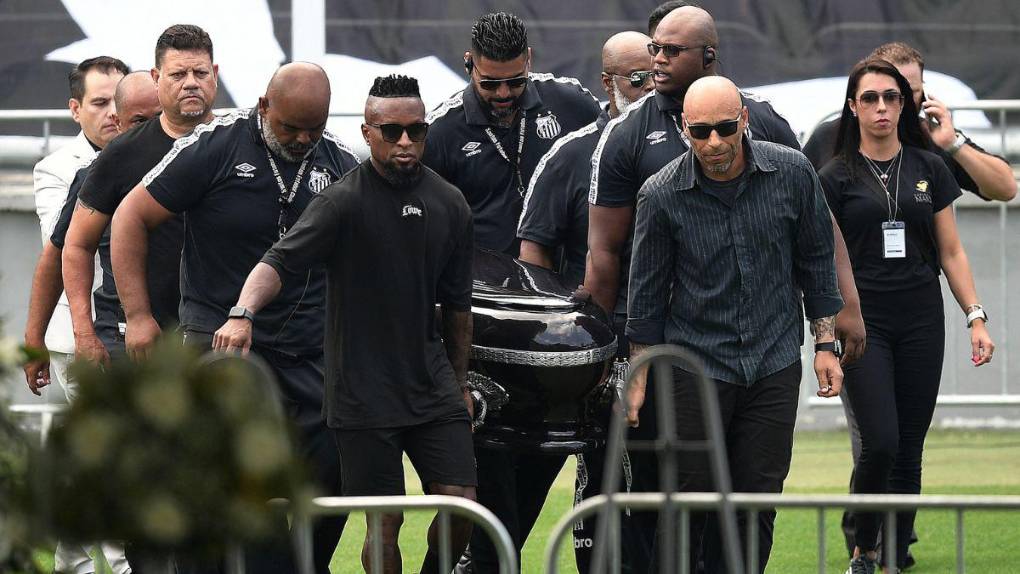 Brasil le da el último adiós al “Rey” Pelé en emotivo funeral