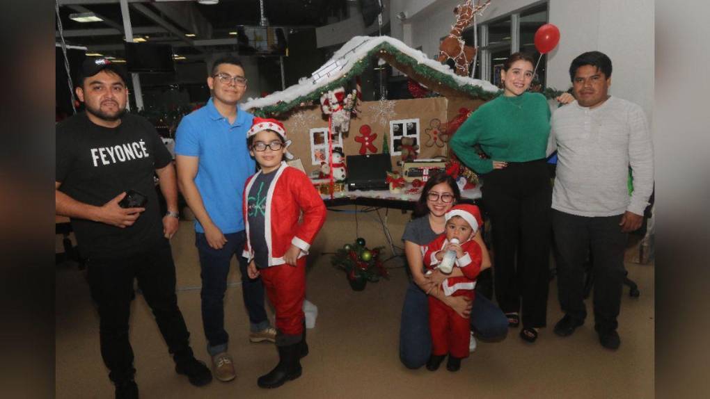 Así se realizó el concurso de la mesa navideña en la Sala de Redacción de EL HERALDO