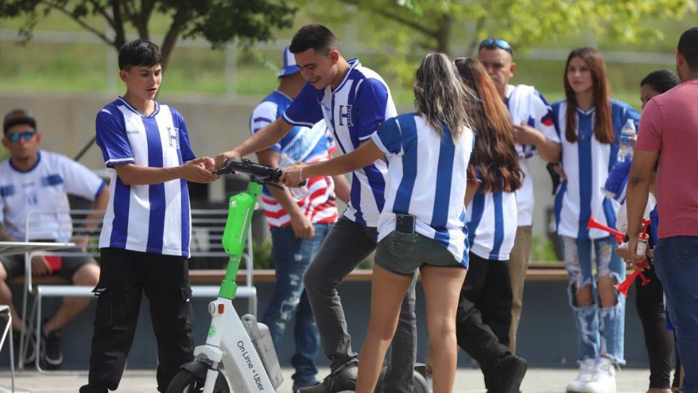 Con carneada incluida, catrachos arman la fiesta previo al Honduras vs Haití