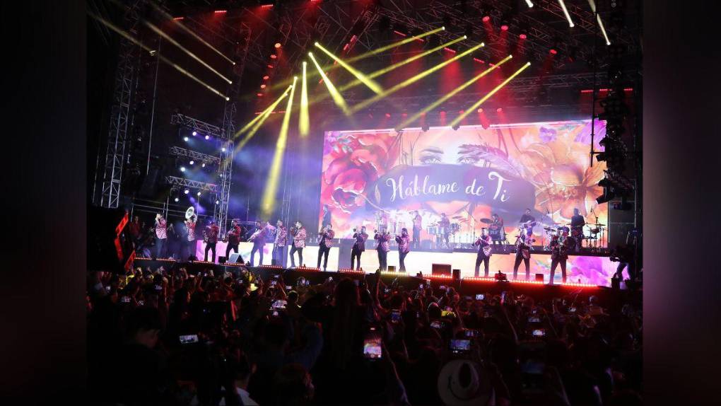 La Banda MS regaló espectacular concierto con sus éxitos en el Chochi Sosa