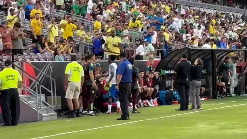 Lo que no se vio en TV del México-Brasil: Inesperado gesto de Vinícius Júnior