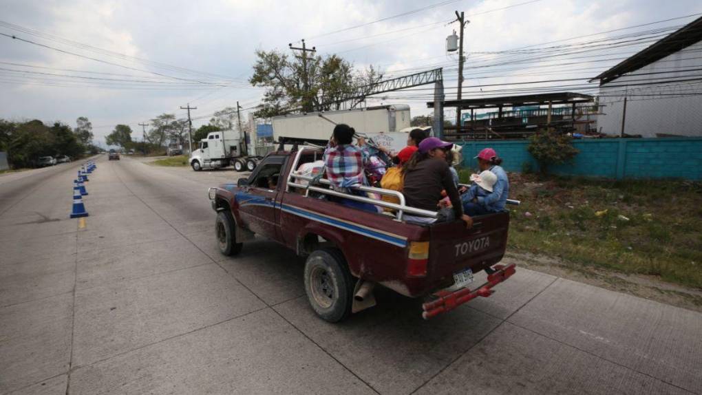 En caravana retornan veraneantes a la capital tras feriado de Semana Santa