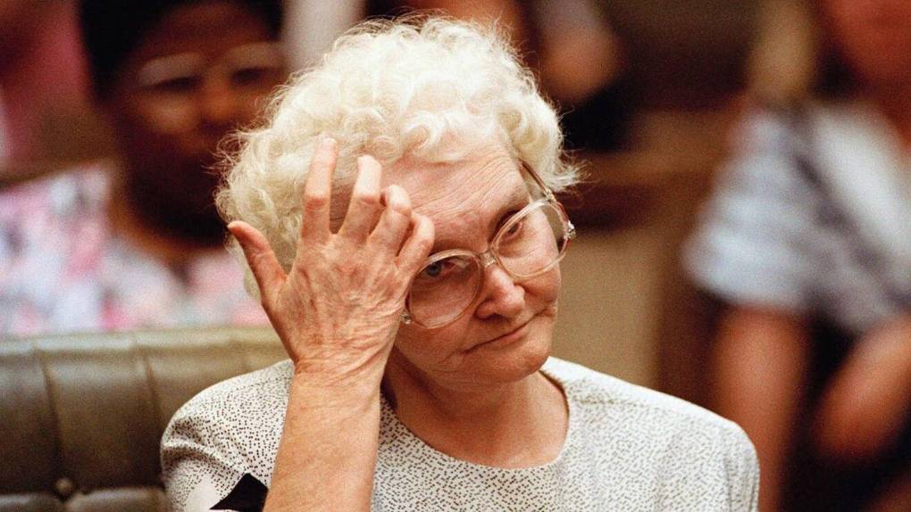 Dorothea Puente, la abuela que enterró siete cuerpos en su jardín en California