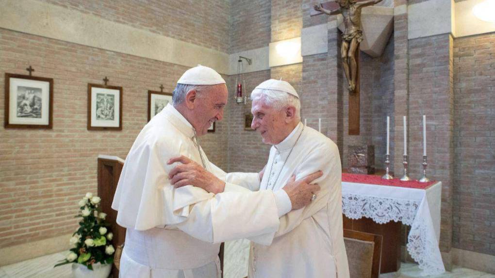 La polémica convivencia entre el papa Francisco y el emérito Benedicto XVI