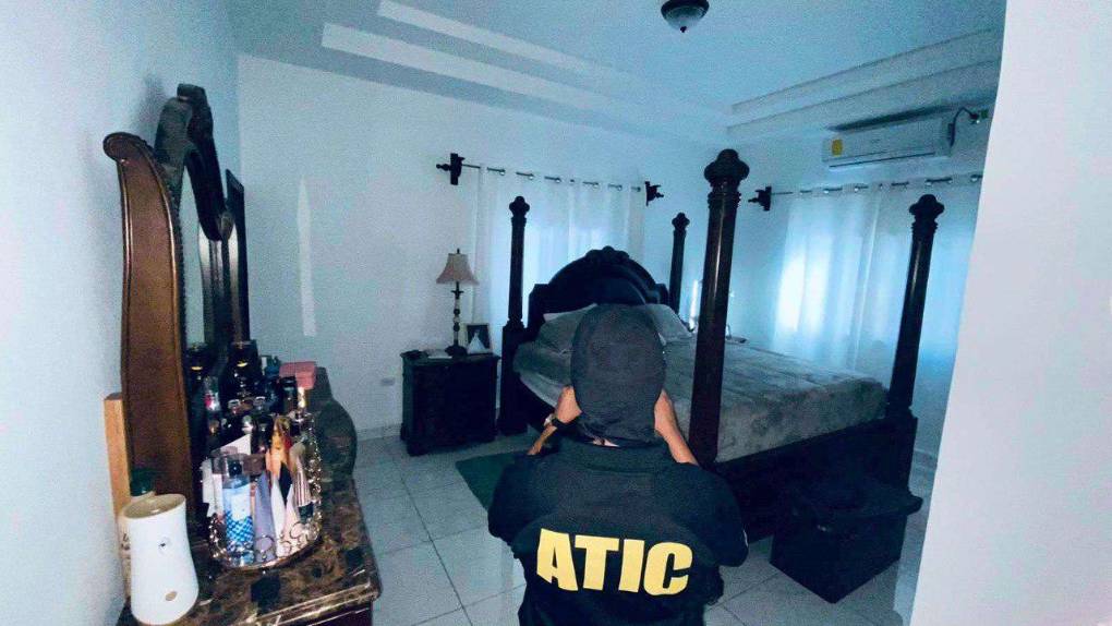 Armas con enchape de oro y un Smart-car: Los lujos hallados en casas de la banda que lidera el “Pescado” Bonilla