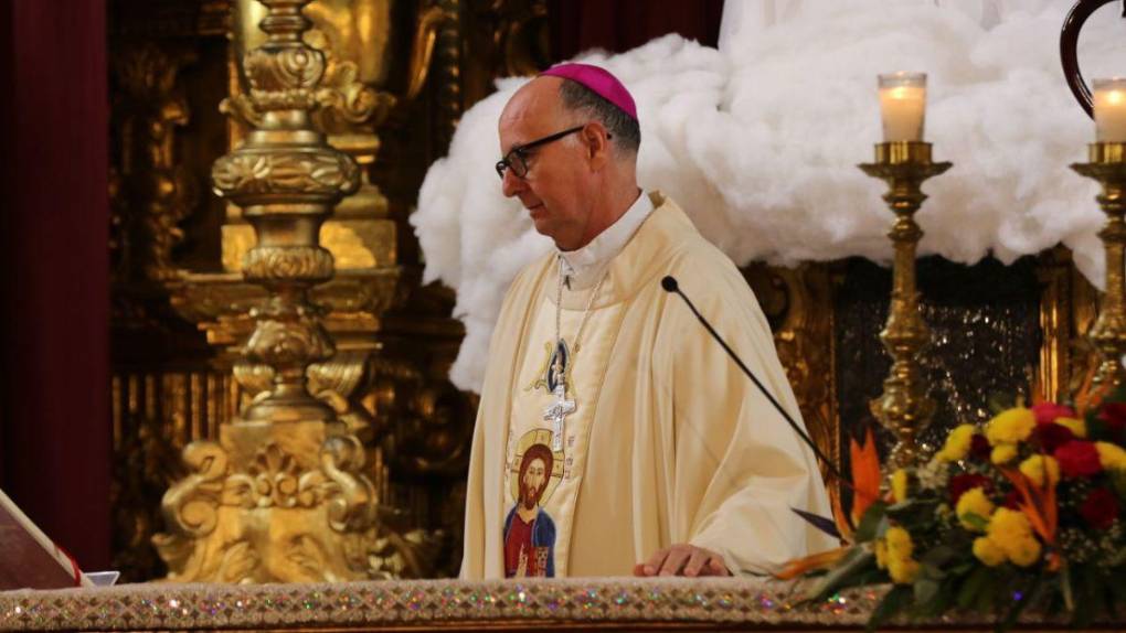 Con devoción y fe capitalinos asisten a la misa del Domingo de Resurrección