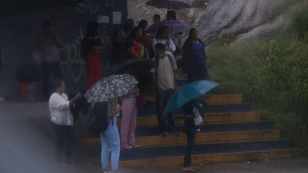 Calles inundadas en Tegucigalpa a raíz de fuertes lluvias