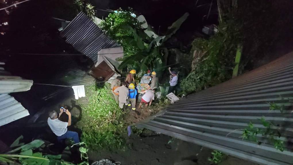 Las primeras imágenes del derrumbe en la colonia Infop de Choloma