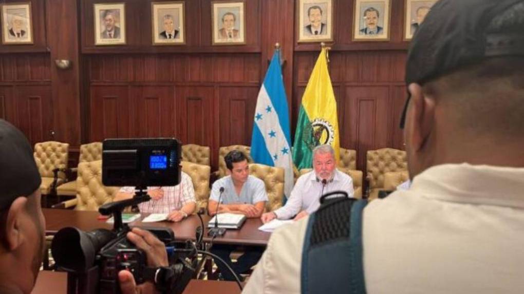 Médico que trabajaba como albañil por la falta de empleo fue contratado por la municipalidad de San Pedro Sula