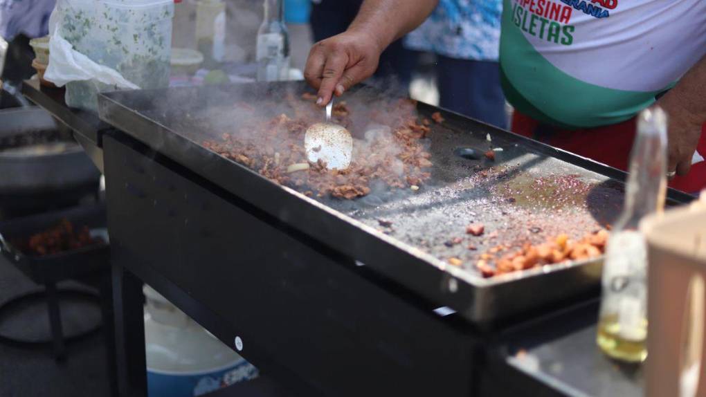Con carneada incluida, catrachos arman la fiesta previo al Honduras vs Haití