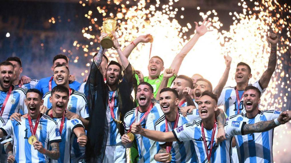 Así fue el momento en que Argentina levantó la Copa del Mundo