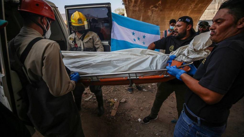 Dramático rescate de cuerpo que pasó 30 horas en el río en espera para su levantamiento en la capital