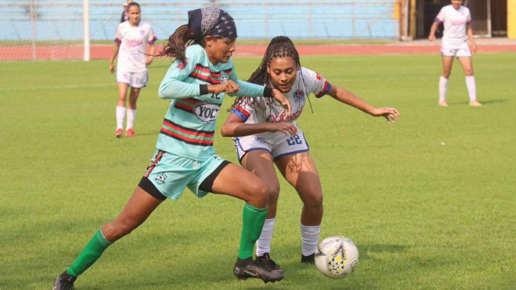 Goleadora y sensación en el fútbol femenil: así es Mayra, la hermana de Jerry Bengtson