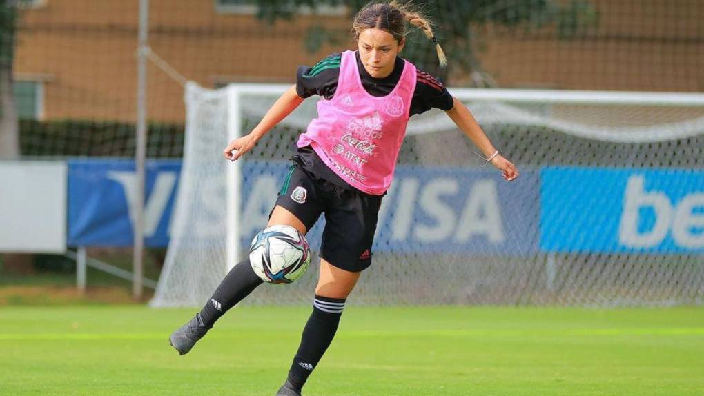 Víctima de acoso: futbolista del América es “expulsada” de México