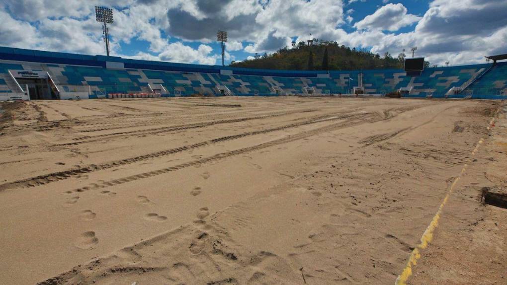 Así avanzan los trabajos de cambio de césped en el Estadio Nacional en su recta final