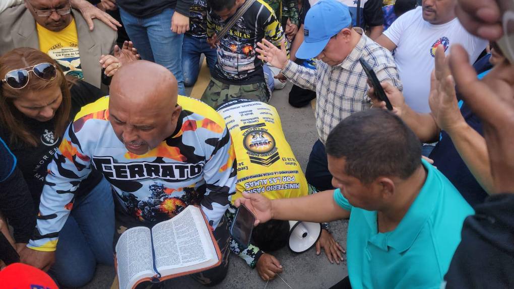 Hondureños marchan en contra del matrimonio igualitario