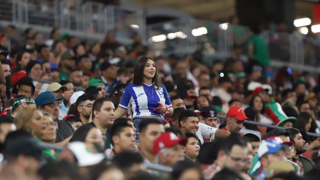 No se vio en TV: la tristeza de Diego, el gesto de dolor de Elis, la aficionada que robó suspiros y el zafarrancho