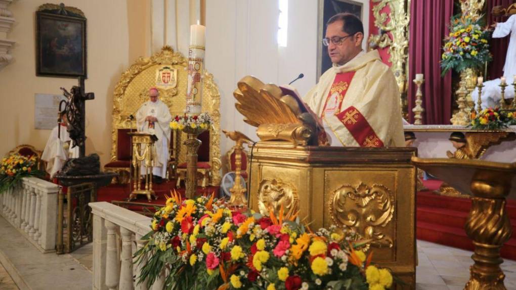 Con devoción y fe capitalinos asisten a la misa del Domingo de Resurrección