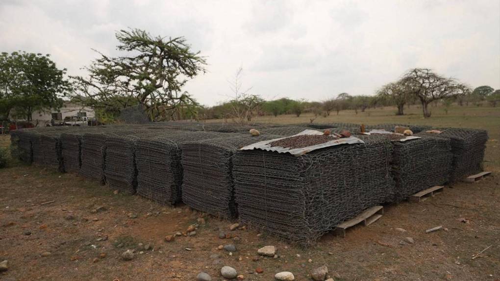 “Esas bordas no van a durar nada”: el temor en Costa de Los Amates ante bordos contra inundaciones