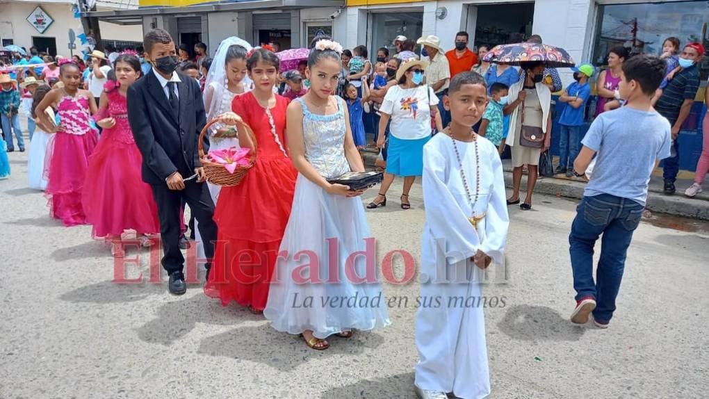 Niños rindieron honor con coloridos desfiles en Danlí