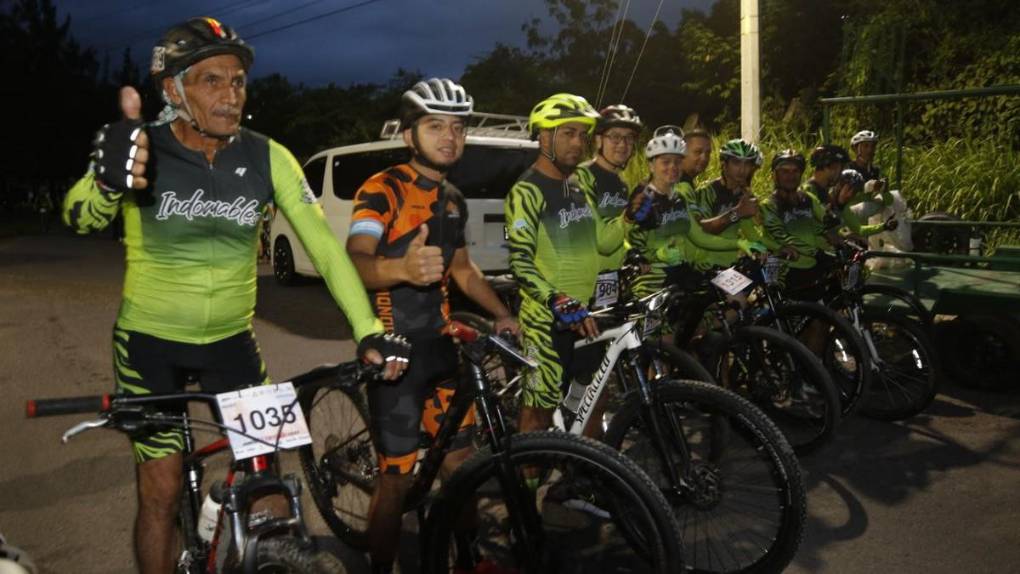 Grandes y chicos madrugan para disfrutar la Vuelta Ciclística de El Heraldo