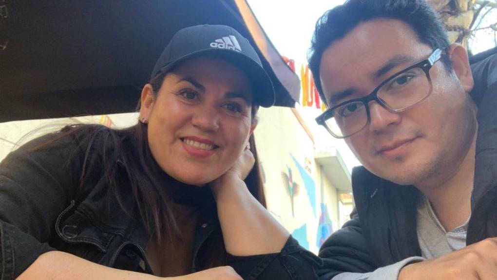 ‘Dios es la clave’: Hondureño conoció a chilena en una app de canto, tuvieron una relación a distancia y viajó para casarse con ella