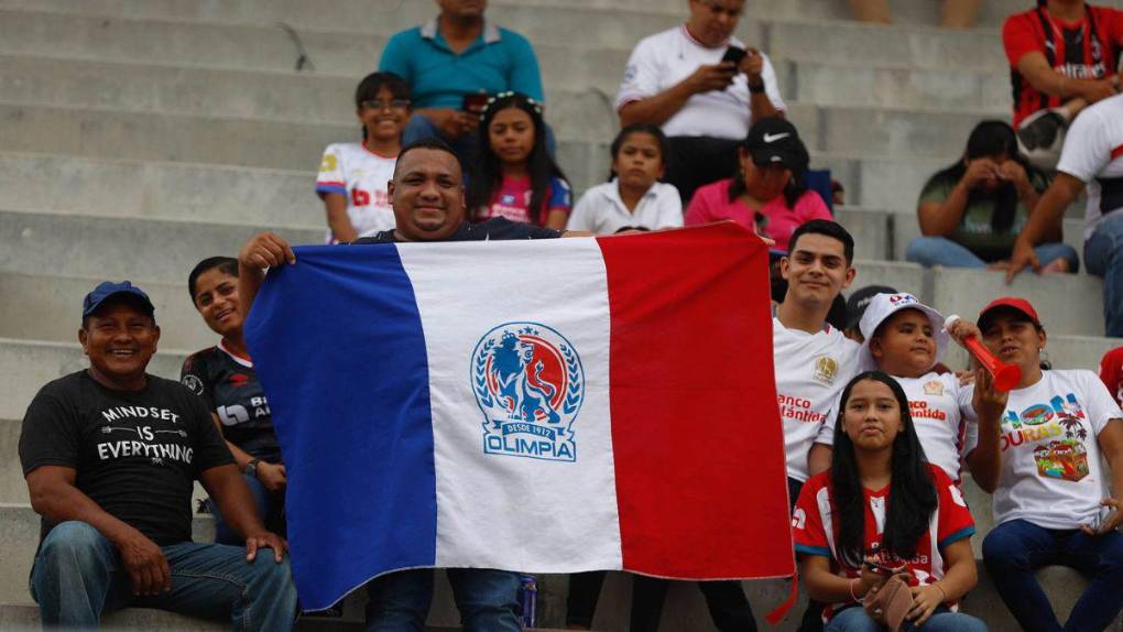Invasión tricolor: afición del Olimpia viaja a Choluteca y llena el Emilio Williams para duelo ante Lobos