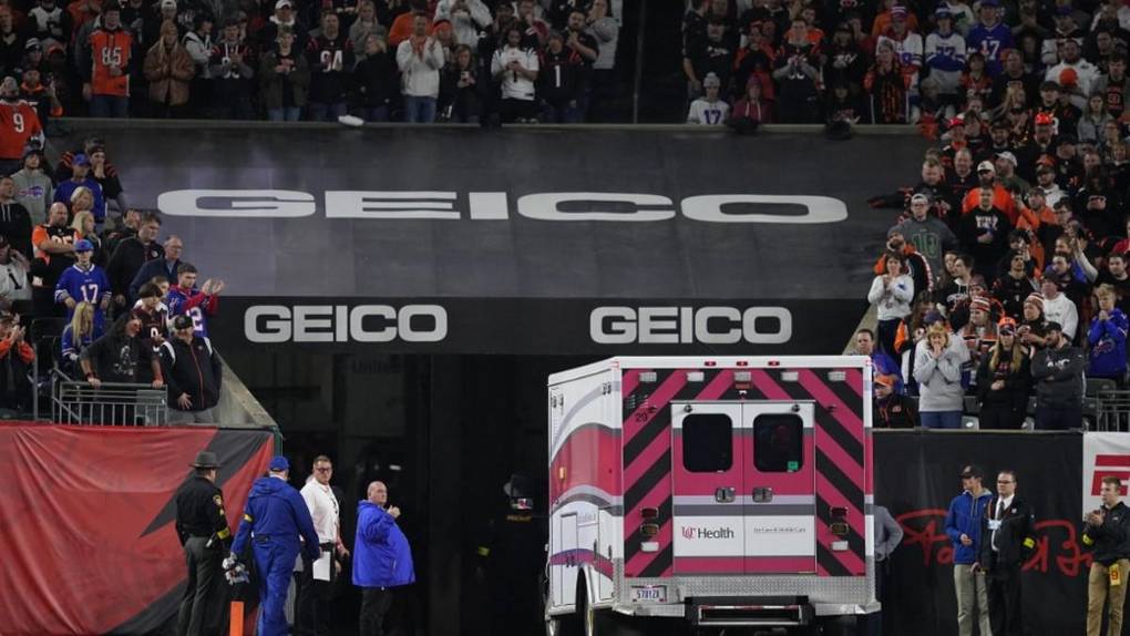 El impactante desplome de Damar Hamlin durante juego de la NFL